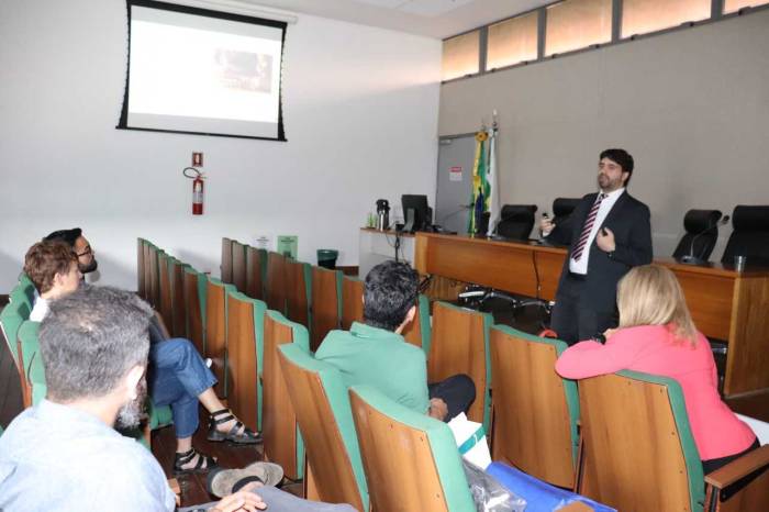 Palestra sobre investimentos da DF-PREVICOM reúne servidores da Câmara Legislativa do DF